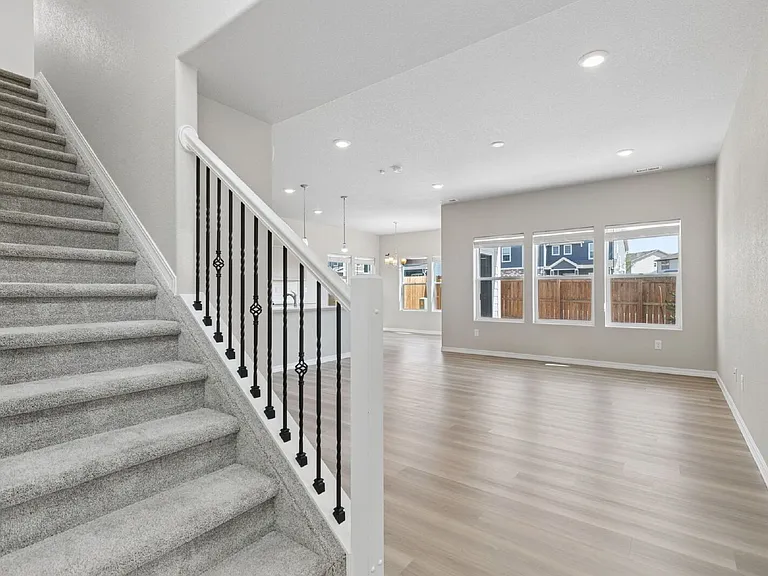 8418 Blue Feather Loop — Photo 16
