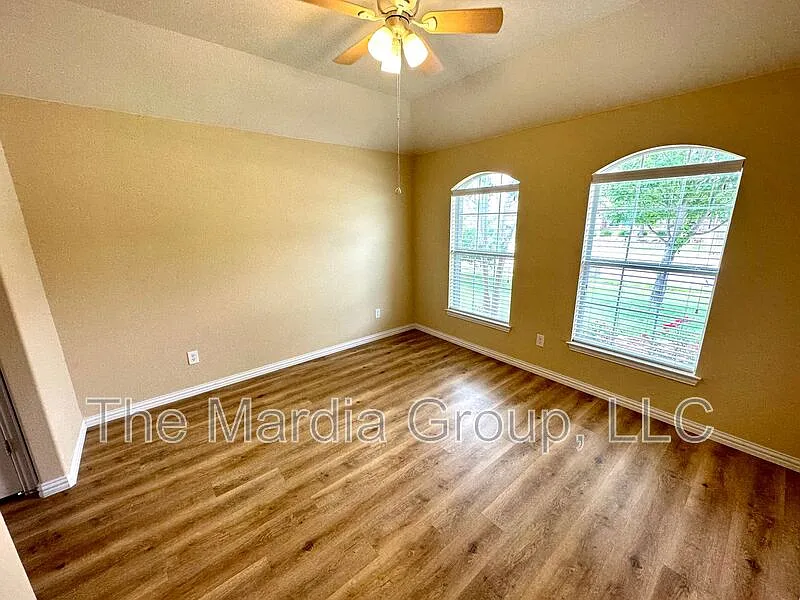 3 bed, 2.0 bath, 1804 sqft, $1,650 — Photo 2