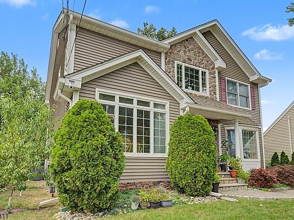 2nd image of 631 Oak Ave