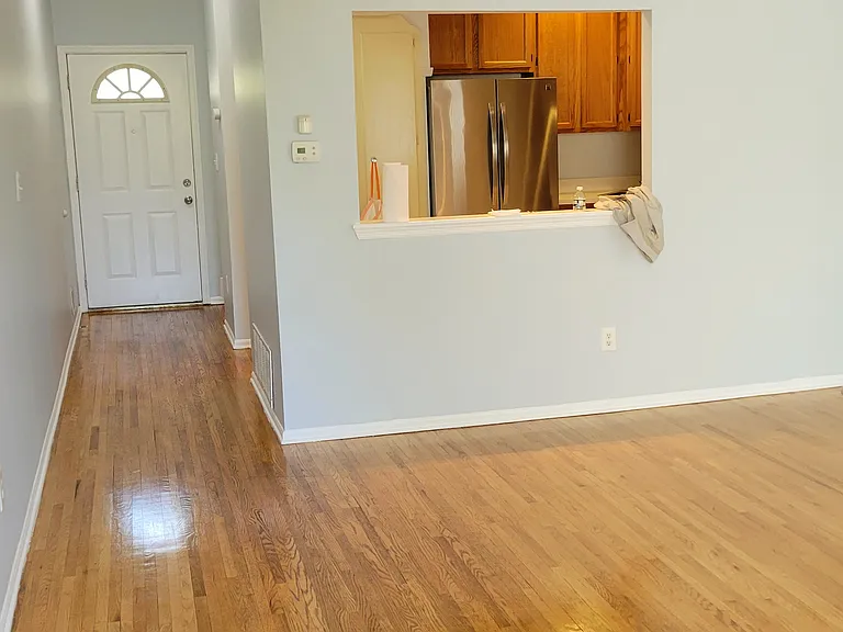 1114 Oakcroft Ln — Photo 4