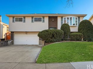 411 W Diversey Ave, Addison, IL 60101