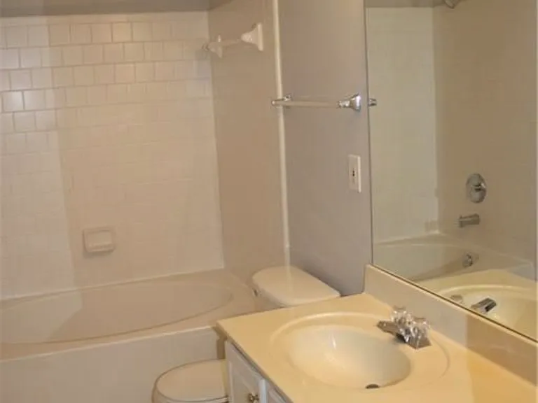 3946 Howell Park Rd — Photo 11