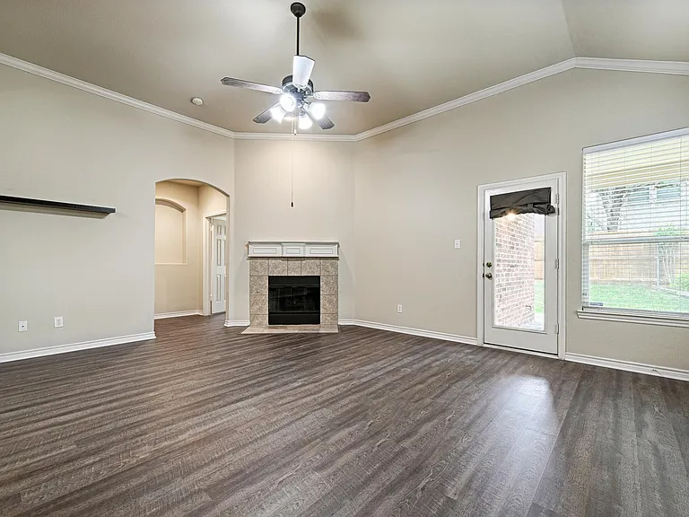 728 Mandalay Bay Dr — Photo 4
