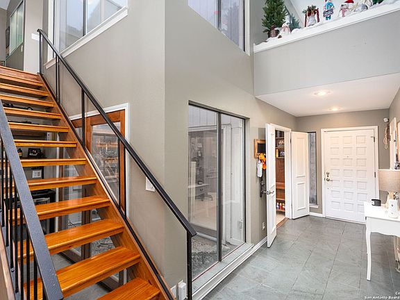 5th image of 34 DONORE SQ