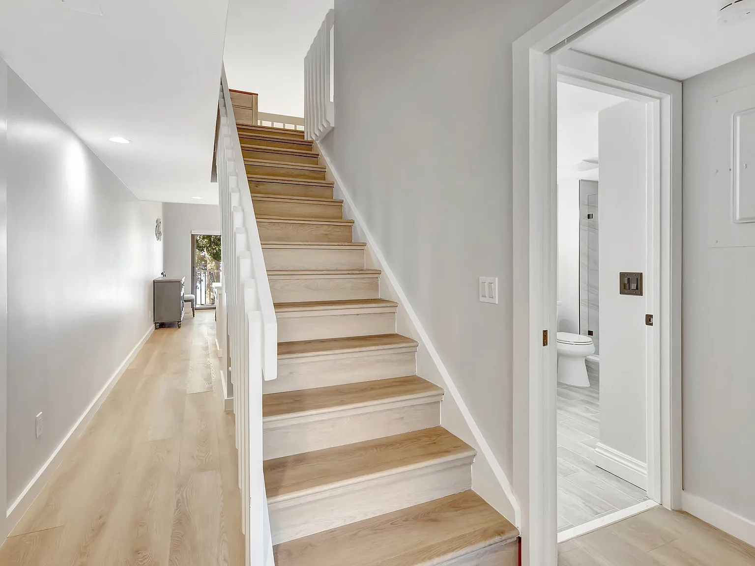 264 NE Edgewater Dr — Photo 4