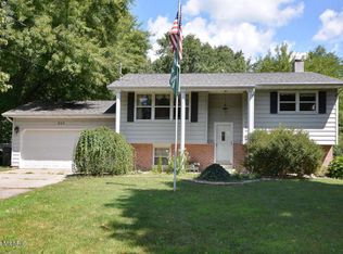 604 Lakeview Rd, Paw Paw, MI 49079