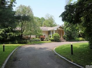 196 Kings Point Rd, Great Neck, NY 11024