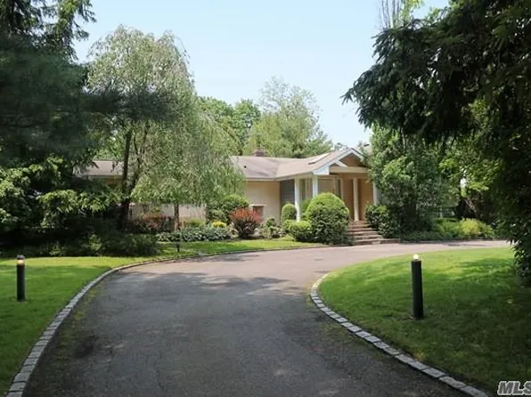 196 Kings Point Rd, Great Neck, NY 11024