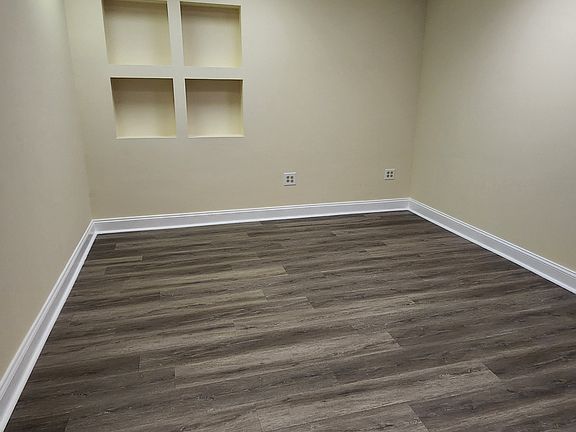 4th image of 203 Loudoun St SW Suite 2