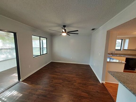4th image of 501 Fairways Ln #B