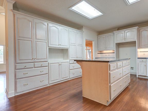 5th image of 5609 Norfolk Ave #5611