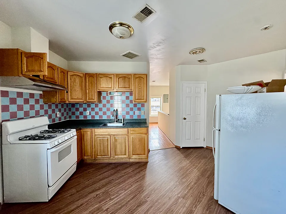 1203 Ridge Ave #3