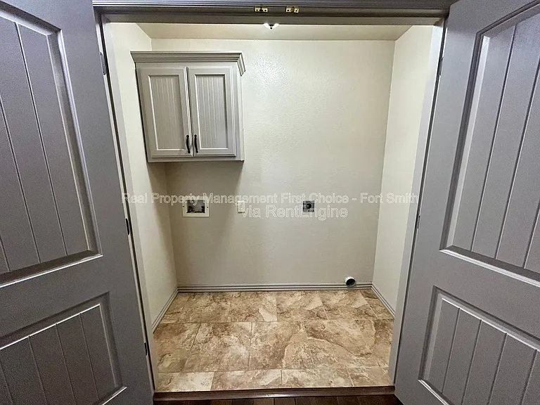 4802 S 28th St — Photo 17
