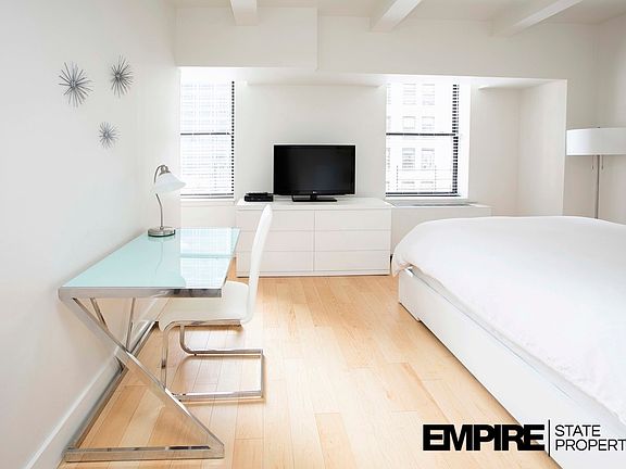 5th image of 150 W 51st St APT 714
