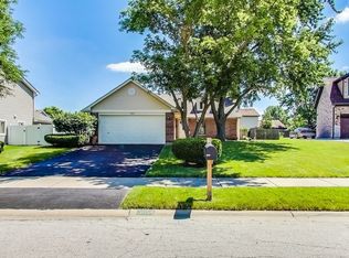 3054 Long Grove Ln, Aurora, IL 60504