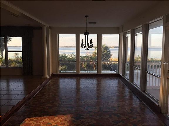 3rd image of 1016 Shore Acres Dr