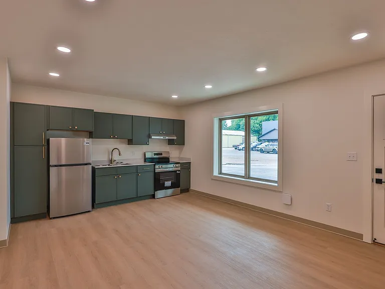 551 Elm St #17 — Photo 2