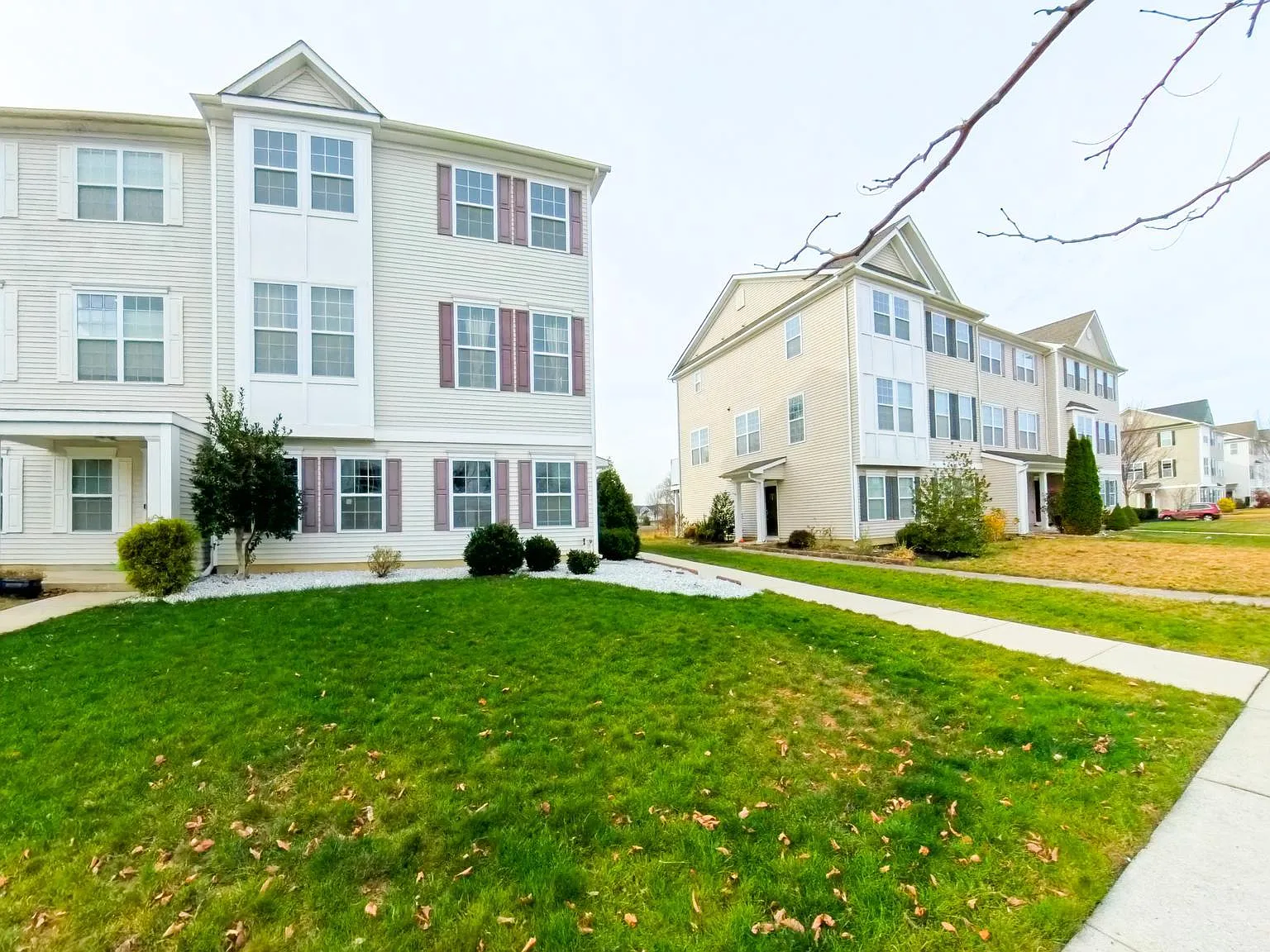 4 bed, 3.5 bath, 2552 sqft, $3,600 — Photo 3