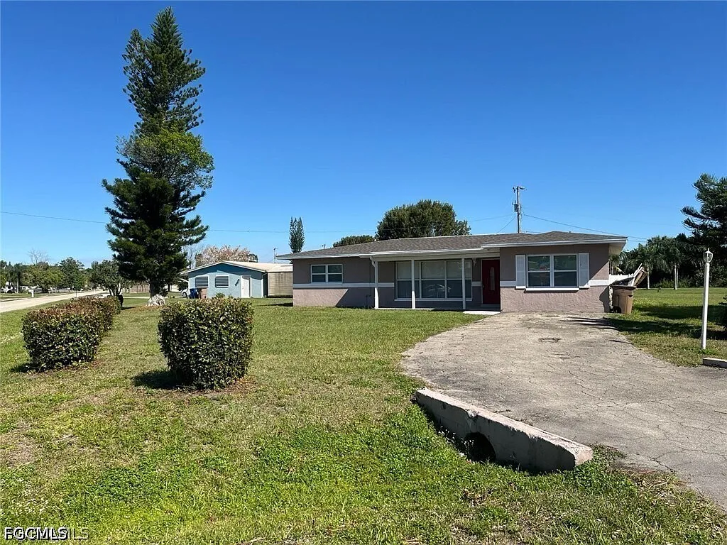 3 bed, 2.0 bath, 1430 sqft, $1,600 — Photo 1