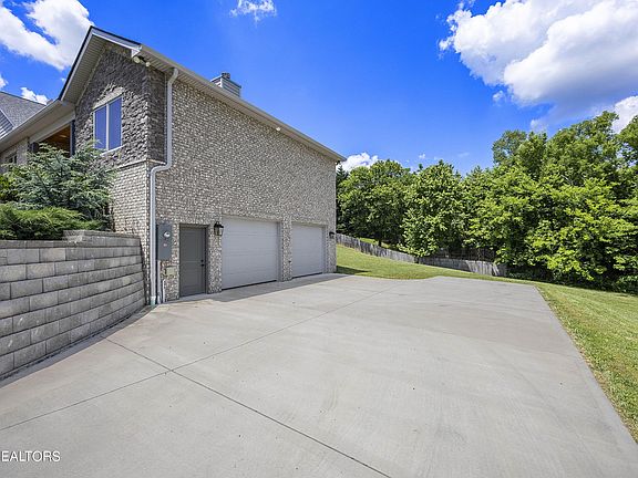 2nd image of 2223 Andrea Ln