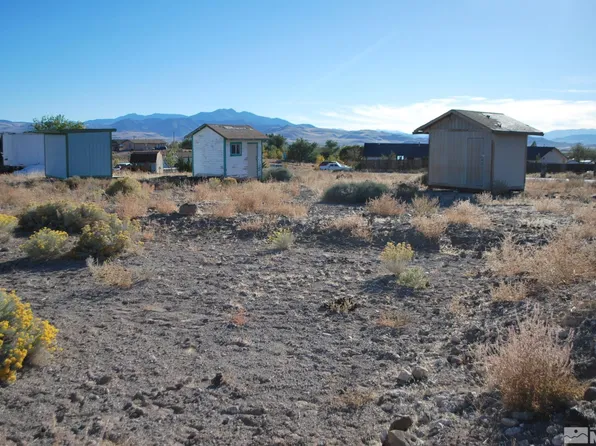 5060 Stagecoach Dr, Silver Springs, NV 89429