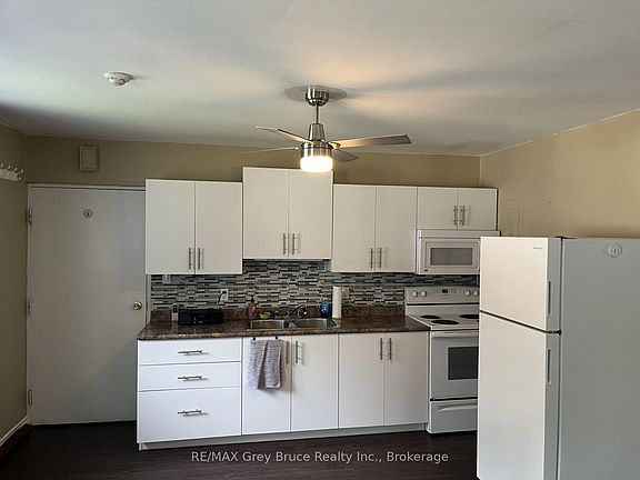 3rd image of 496 Elizabeth St #2