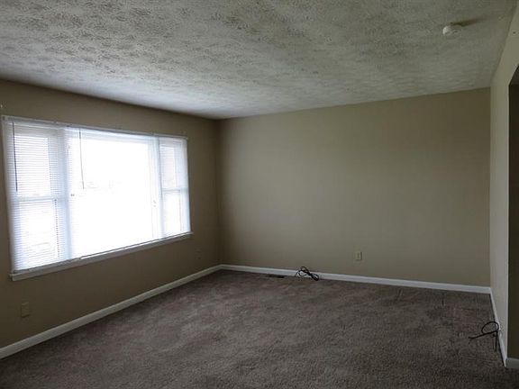 3rd image of 386 Lynnwood Ct