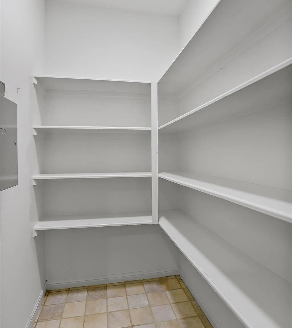 2 bed, 2.5 bath, 1428 sqft, $1,600 — Photo 2
