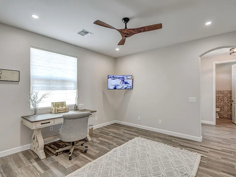 3216 E Sunnyside Ln — Photo 27