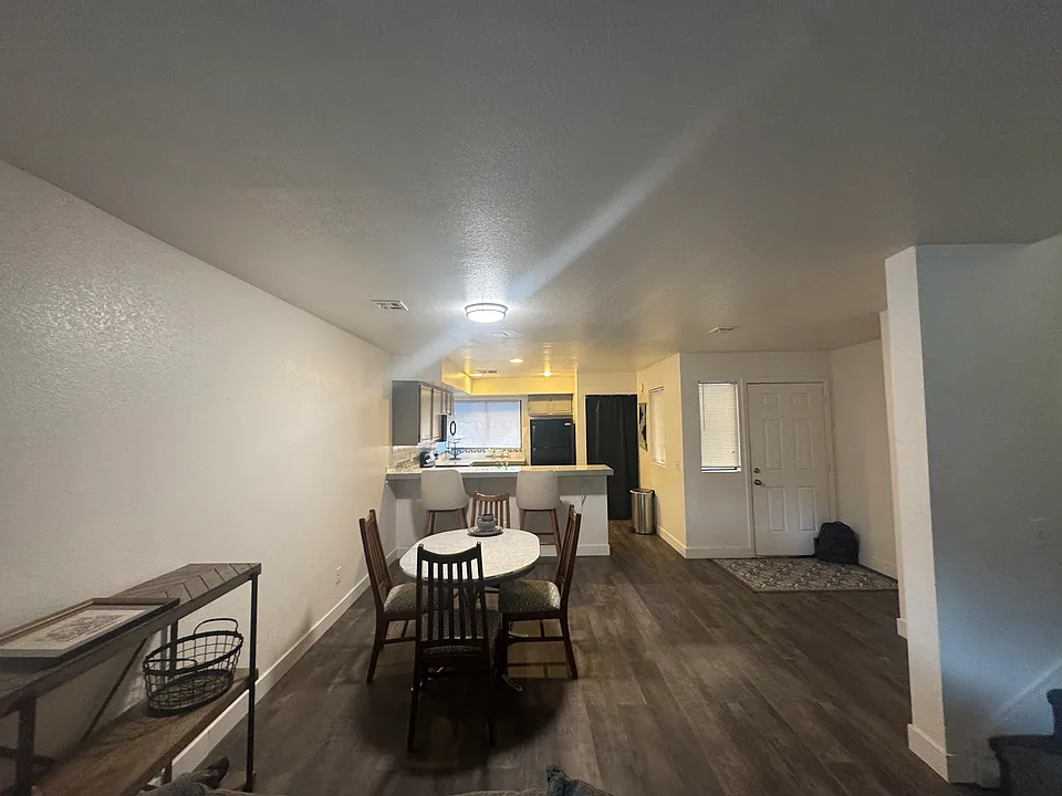 4360 Woodpine Dr #105