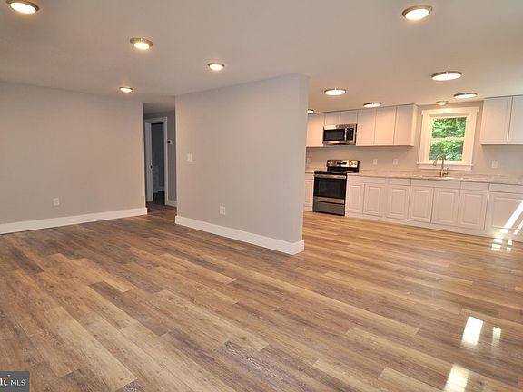 5th image of 2188 Spinnaker St