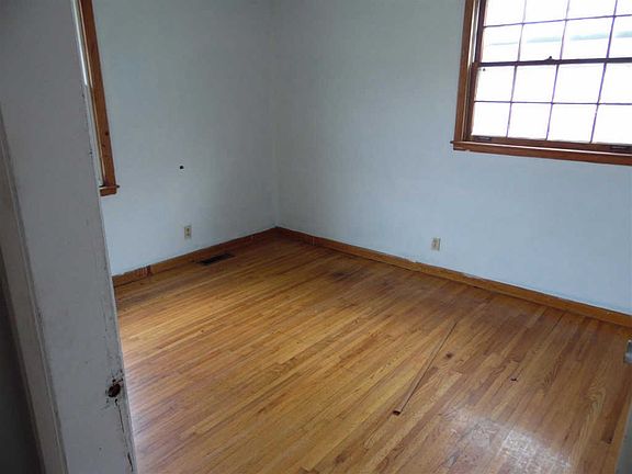 4th image of 604 Eva Dr