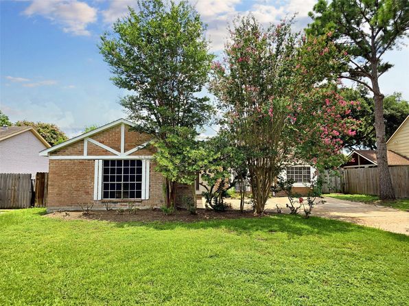 22619 Deville Dr