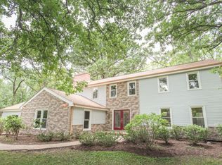 100 N Elm Rd, Lincolnshire, IL 60069