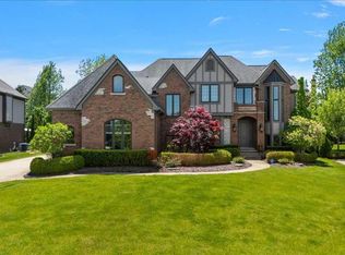 2885 Ambleside Ct, Rochester, MI 48306