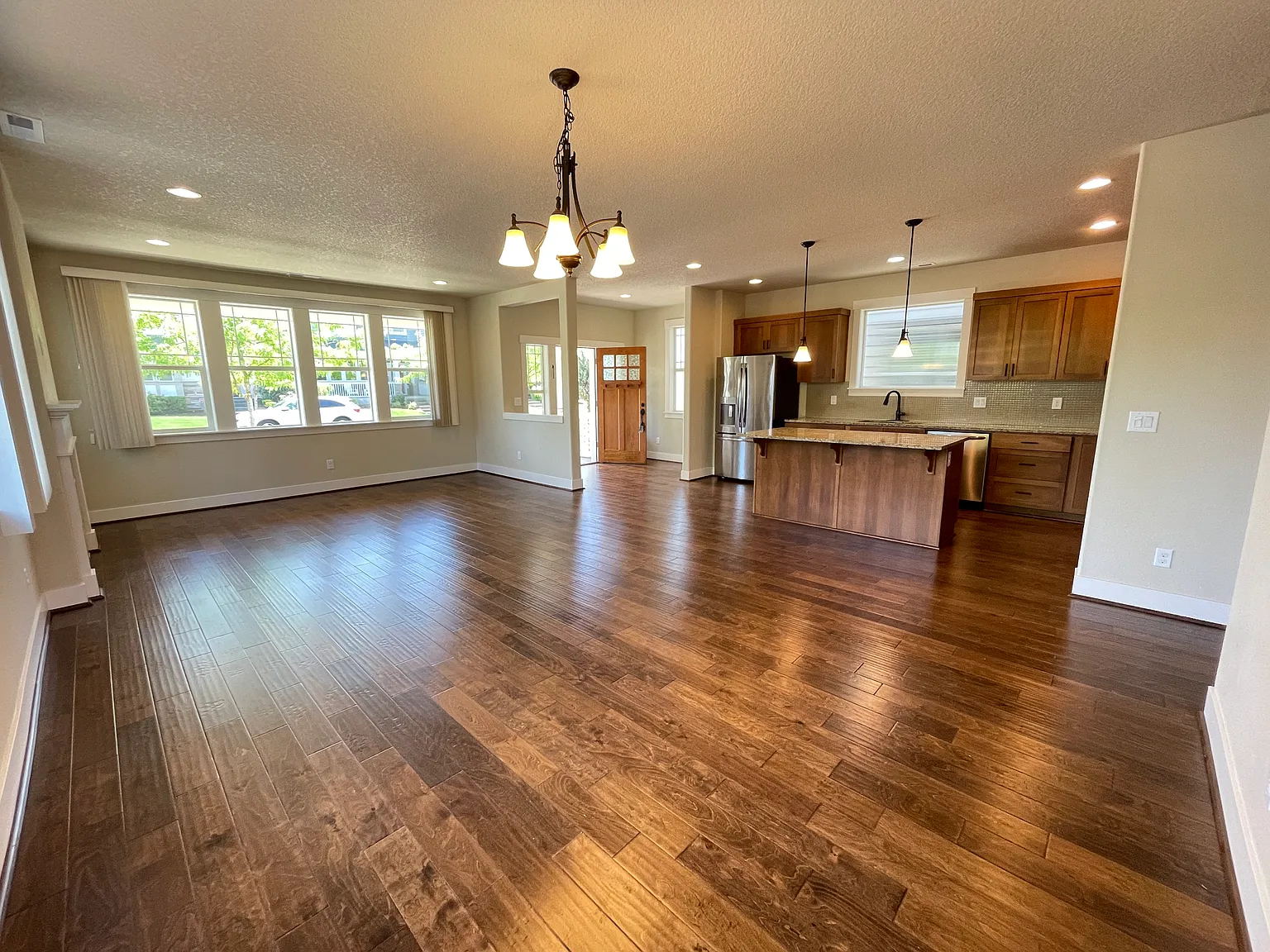 4 bed, 2.5 bath, 1998 sqft, $3,300 — Photo 3