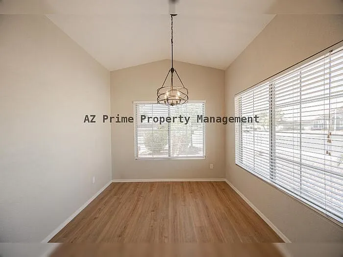 1710 E Oakland St — Photo 9