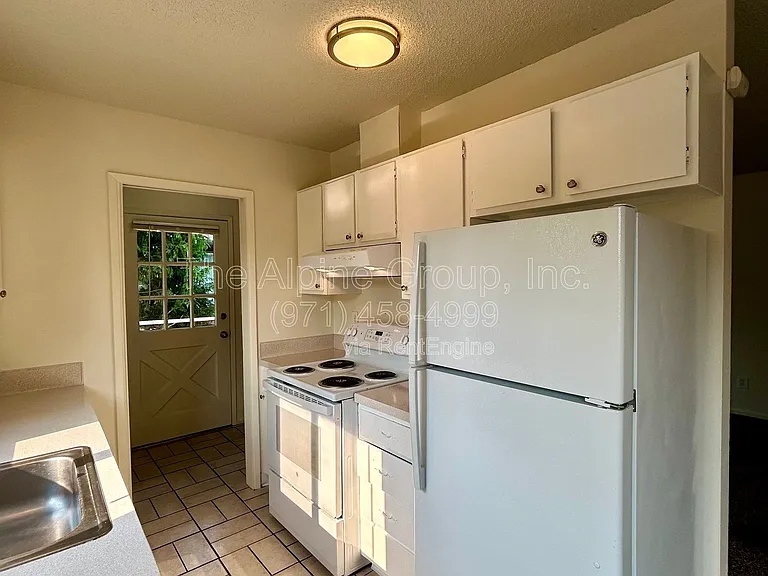 6041 SW Valley Ave — Photo 5