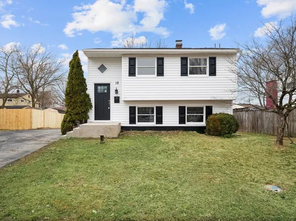 12 Dunsinane Dr, New Castle, DE 19720