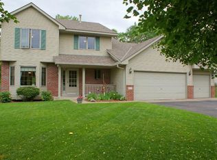 1777 Lakewood Dr N, Maplewood, MN 55109
