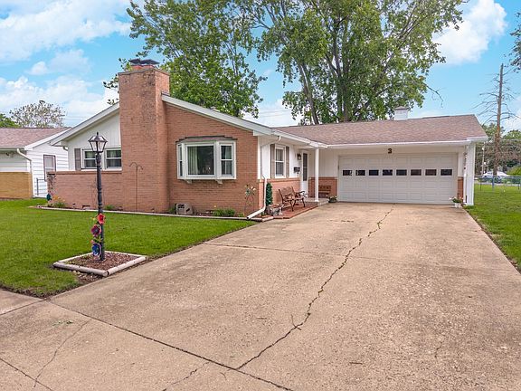 2nd image of 3 W Manor Dr