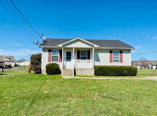 124 Gleaves Ln, Oak Grove, KY 42262