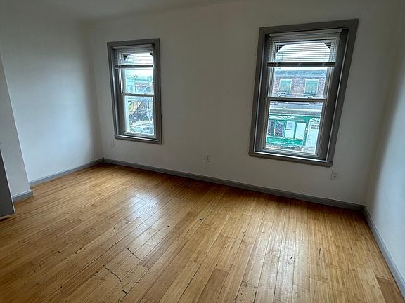 3rd image of 541 E Westmoreland St