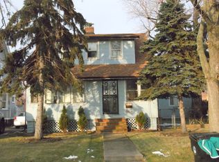 18413 Windward Rd, Cleveland, OH 44119