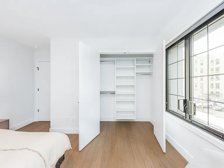 4005 Crescent St #3G — Photo 7