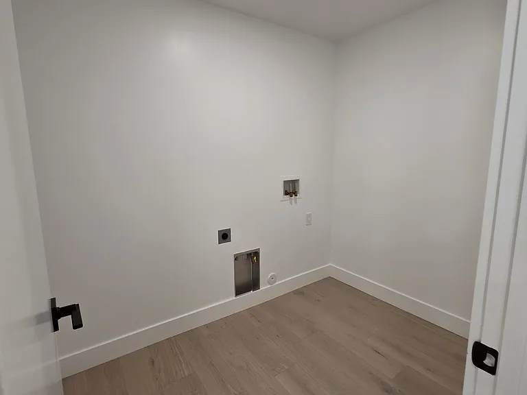 607 N Darwin St — Photo 14