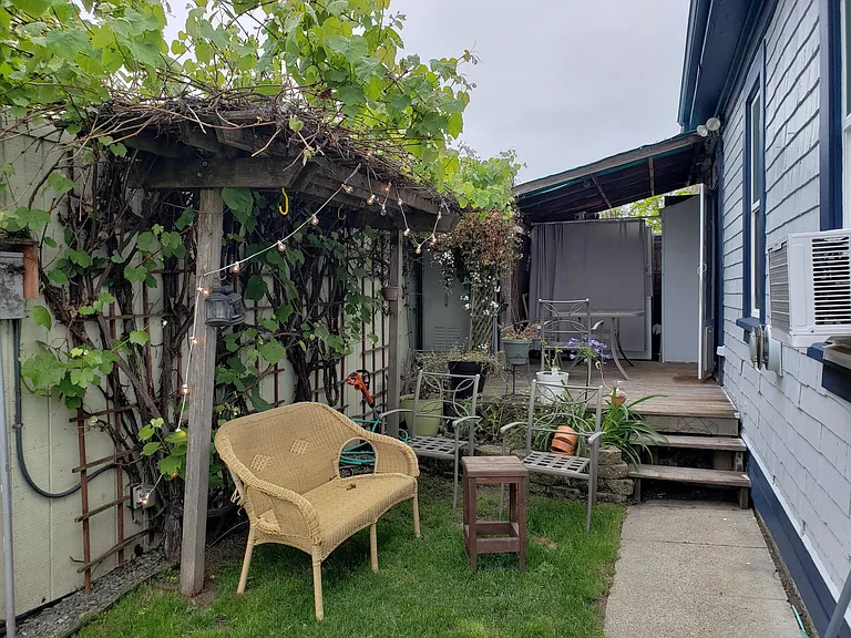 2144 Bonar St — Photo 5