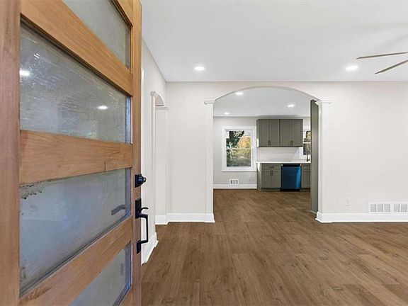 3rd image of 3658 Brookcrest Cir