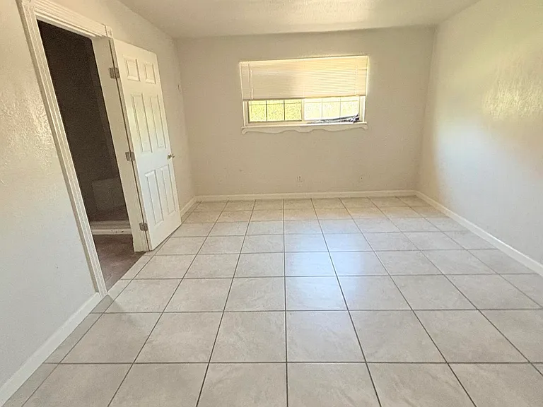 1587 Catham Cir — Photo 6
