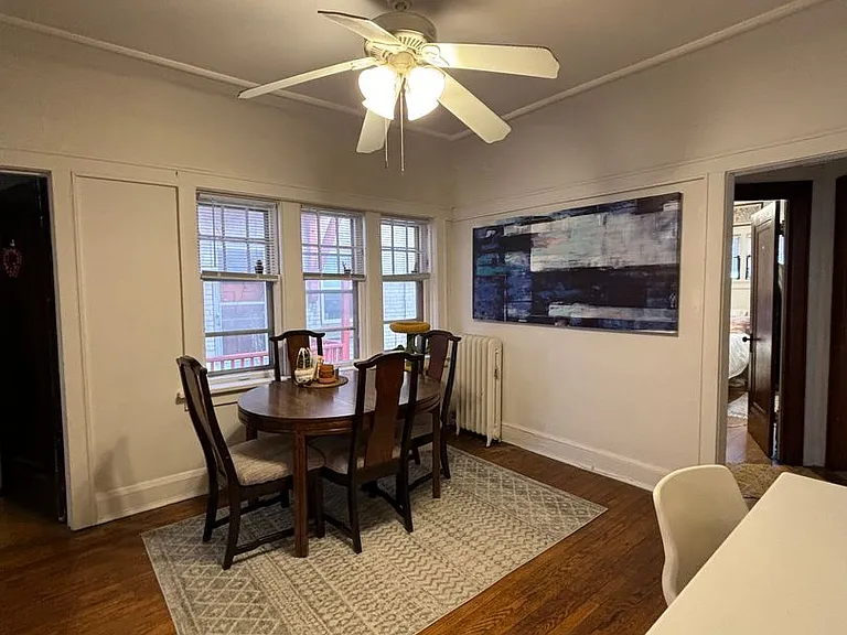 Newport Manor — Photo 17